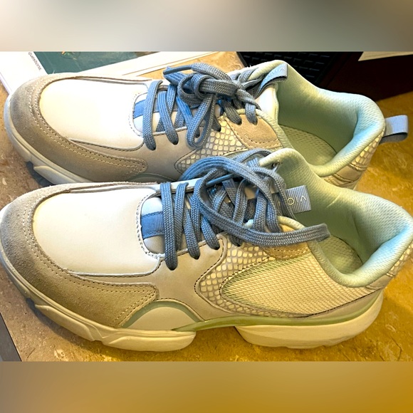 Vionic Aris Women's Lace-up Sneaker With Arch Support Seafoam Lizard Size 7 - Picture 1 of 7